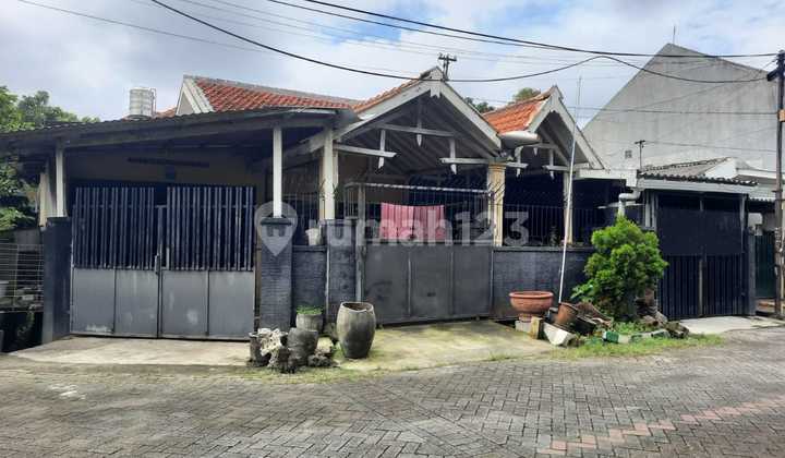Tenggilis Utara House, Row 3 Cars, Near Main Road