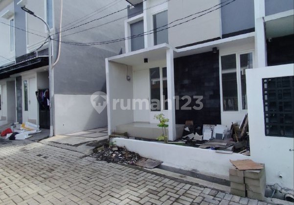 New Minimalist 1-Story House in Medokan Ayu 2