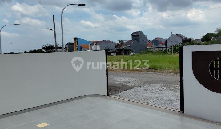 Rumah Baru 2 Lantai Medokan Ayu, Surabaya Selatan, Bonus Furnished Strategis Dekat Upn Rungkut 2
