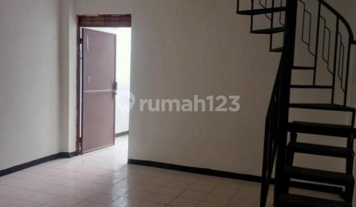 Two-Storey Shop House on Manyar Main Road, East Surabaya, Strategic Location