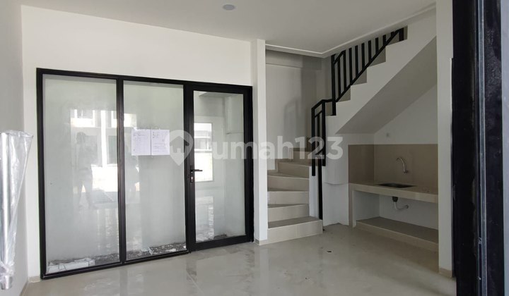 Eastern Park House Sukolilo, East Surabaya, Row 3 Car 2