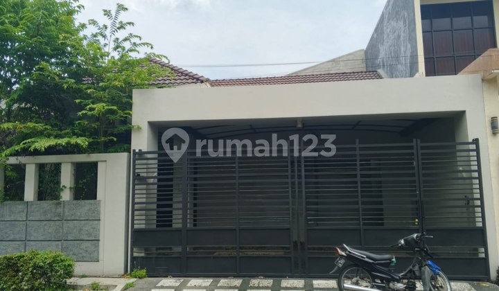 Rumah Nirwana Eksekutif Blok Favorit, Surabaya Timur, Row 3 Mobil