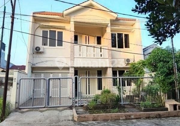 Rumah 2 Lantai Jemursari, Bonus Furniture, Row Jalan 2,5 Mobil 1