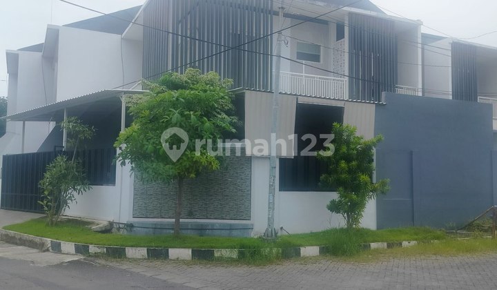 Rumah Hook Modern Minimalis Jemur Andayani, Siap Huni, Row 2,5 Mobil 2