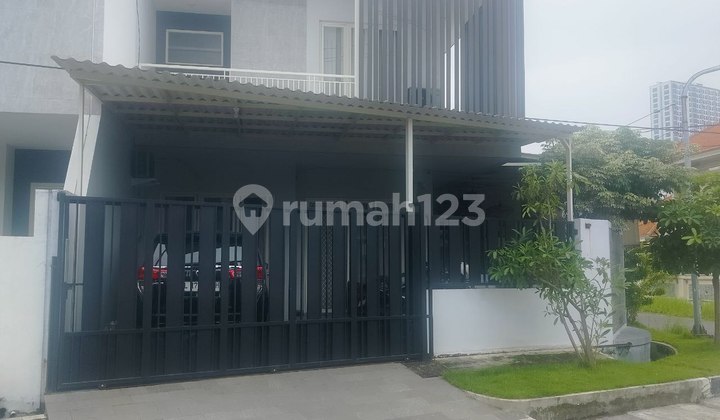 Rumah Hook Modern Minimalis Jemur Andayani, Siap Huni, Row 2,5 Mobil