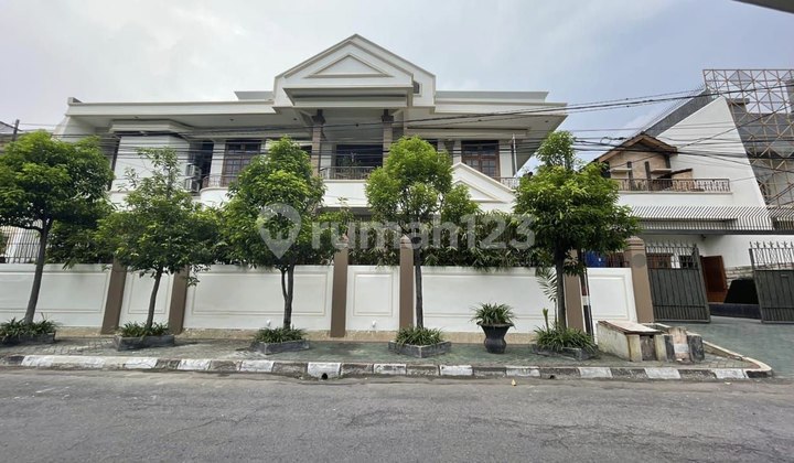 Nginden Intan Grand House, East Surabaya, Strategically Located on a Two-Way Row, Suitable for Commercial Use