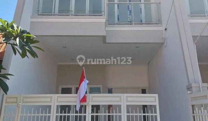 Rumah Baru Mulyosari Utara Strategis, Bonus 2 Unit Ac 1