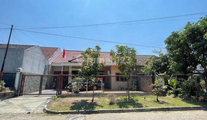 Rumah Darmo Sentosa Raya, Surabaya Barat, Strategis 1