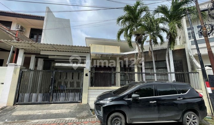 Minimalist House in Darmo Permai Utara, Strategically Located Near Hr Muhammad Main Road, Darmo Permai Main Road, Mayjend Sungkono Main Road. 1