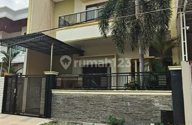 Rumah 2 Lantai Dharmahusada Mas, Surabaya Timur, Strategis