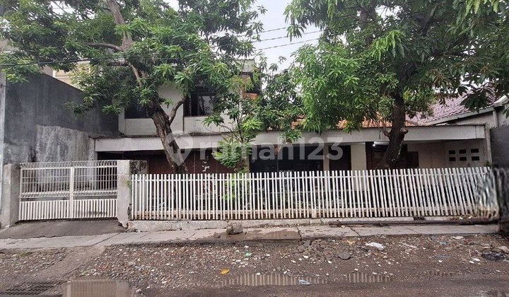 Petemon Land Calculation House, Central Surabaya, Strategic