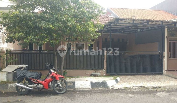 Nginden Intan Timur House, East Surabaya, Row 2.5 Cars