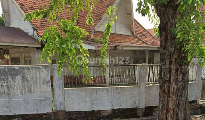 Rumah Hook Nol Jalan Raya Ngagel, Surabaya Timur, Strategis 1