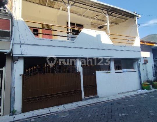 2-Story House in Setro Baru, Surabaya, Strategically Located Near Kenjeran 2