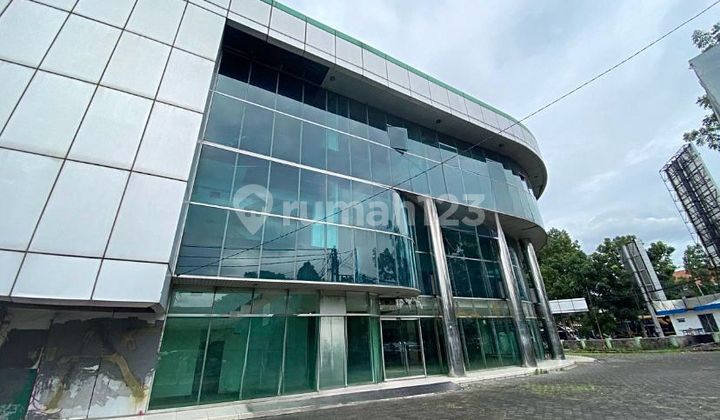 Ready-to-Use Business Space Ample Parking Main Road Riau Bandung Ready-to-Use Business Space Ample Parking Main Road Riau Bandung