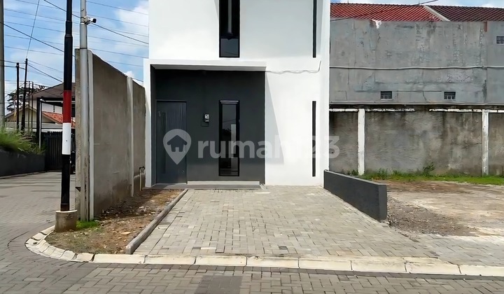 New Ready-to-Use Shop House Wing at Taman Kopo Indah, Bandung 2