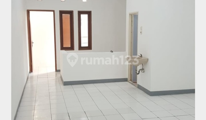 Ready-to-Use Shop House Flood-Free Wing Taman Kopo Indah Bandung 2