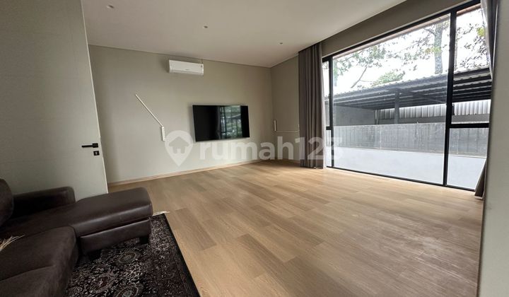 Rumah Dengan Kolam Renang Setiabudi Regency Bandung