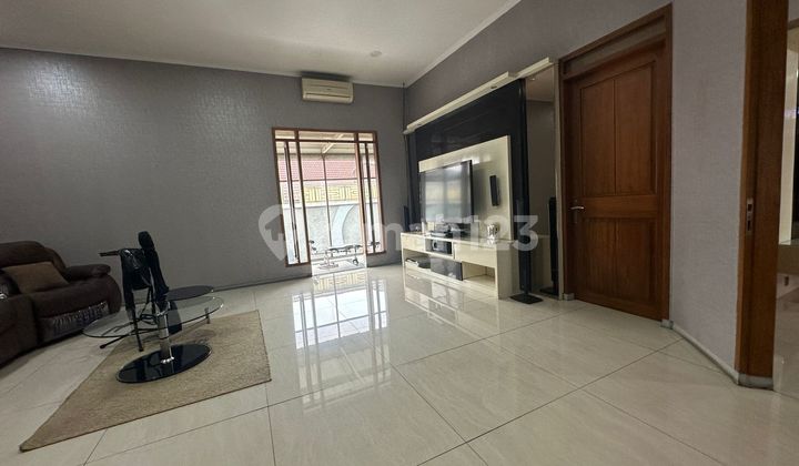 Rumah Mewah Ada Kolam Renang di Singgasana Pradana Bandung 2