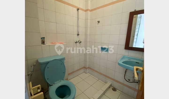 Rumah dan Ruang Usaha 3 Lantai Siap Pakai Komplek Cipaku Bandung 2