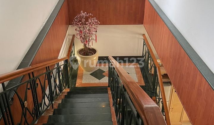 Negotiate Until Deal for a Well-Maintained Luxury House on Main Road, Setiabudi, Bandung Negotiate Until Deal for a Well-Maintained Luxury House on Main Road, Setiabudi, Bandung