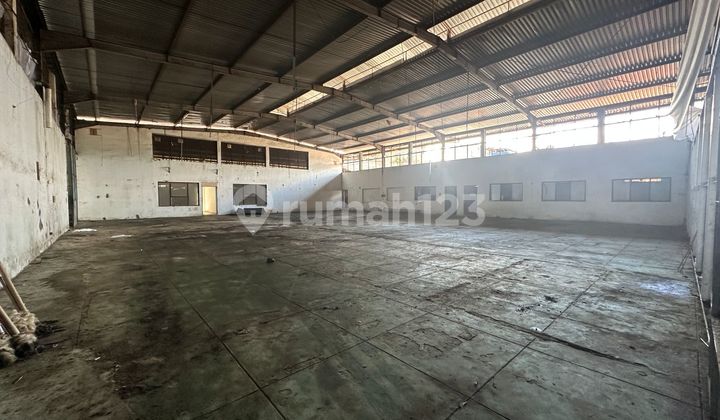 Active Warehouse Complex on Cimahi City Main Road Active Warehouse Complex on Cimahi City Main Road