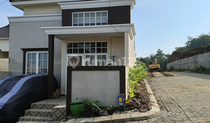 Villa House in Malang City 1