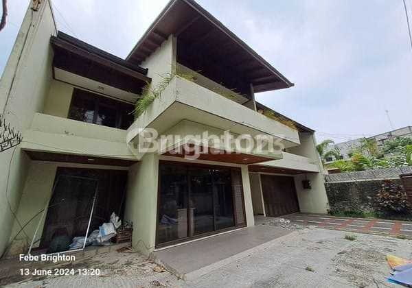 Rumah Mewah dan Cantik di Jalan Gresik Pusat Kota Malang