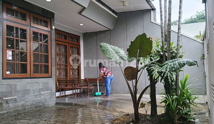 For Rent Luxury House on Natuna Street No 8, Malang City 2