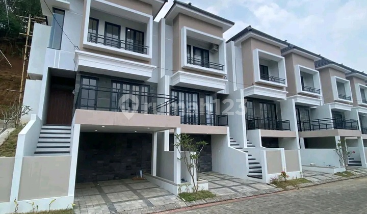 Villa Cantik Dekat Kota Wisata Batu.view Menawan
