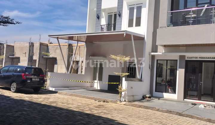 Cluster 2 Lantai Di Pakis Dekat Bandara Abd Saleh