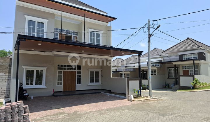Villa House in Puncak, Malang City. Strategic Location.
