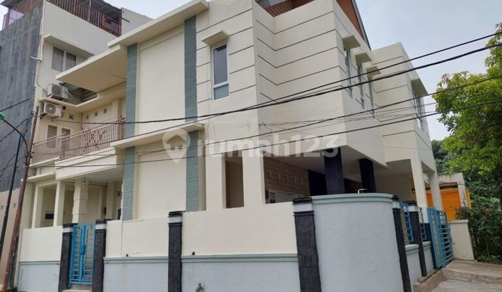 For Sale 3-Story Ready-to-Occupy House in East Kelapa Gading, North Jakarta For Sale 3-Story Ready-to-Occupy House in East Kelapa Gading, North Jakarta