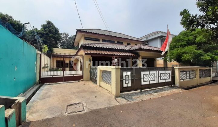 Rumah Lokasi Strategis di Kebayoran Lama Jakarta Selatan