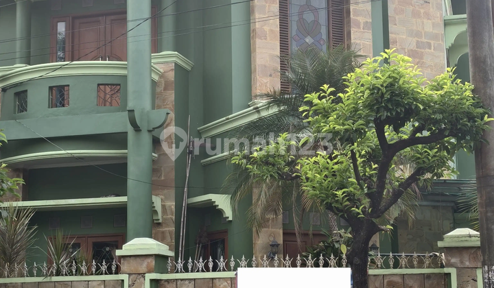 Dijual Rumah Mewah Luas & Nyaman Cocok untuk Keluarga Besar 2