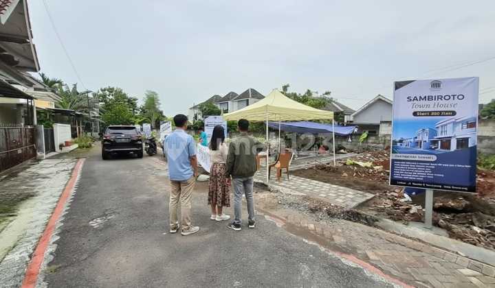 Sambiroto Kedungmundu House in front of Unimus, Wongso Hospital, Wide Street 2