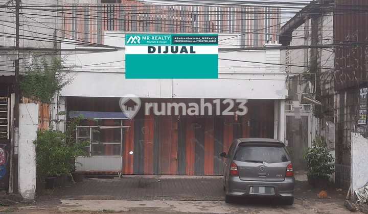 Rumah Area Komersil di Jalan Raya Kebayoran Lama Rumah Area Komersil di Jalan Raya Kebayoran Lama
