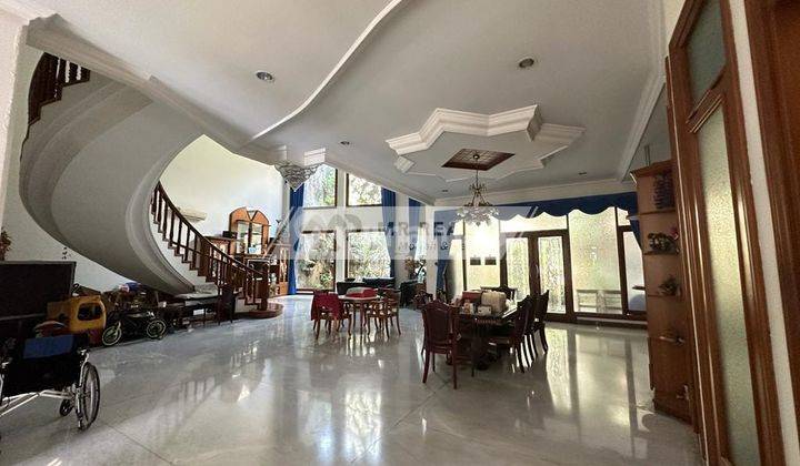 Rumah 3 Lantai SHM di Pantai Mutiara, Jakarta Utara 1