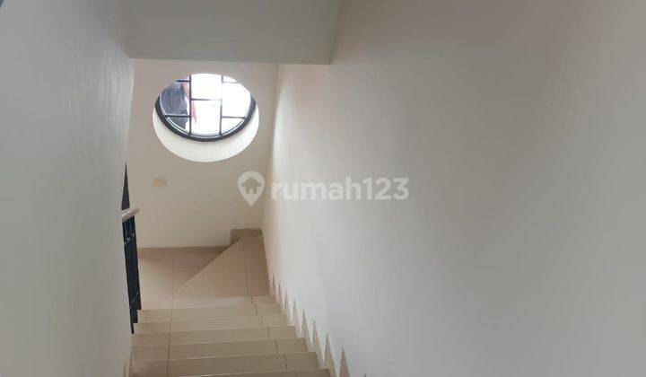 Rumah 2 Lantai Sudah Renovasi di Green Lake , Jakarta Barat 2