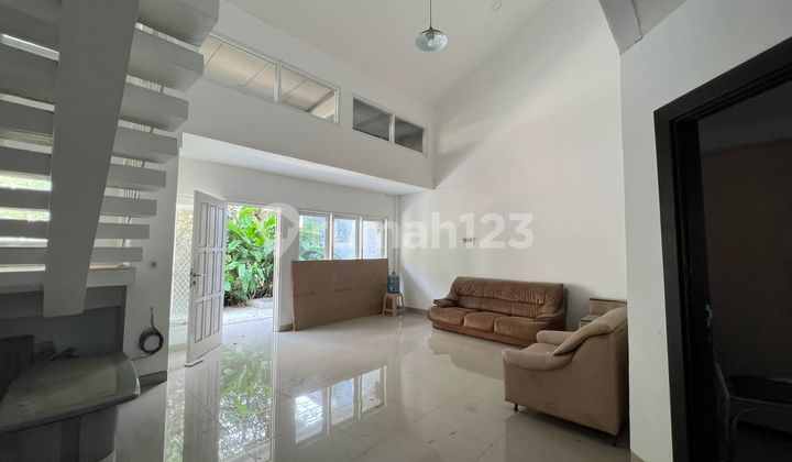 Rumah di Muara Karang Blok 6, Belakang Duta Buah