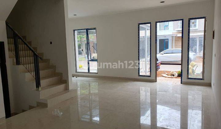 Rumah 2 Lantai Unfurnished di Golf Island, Pik 2