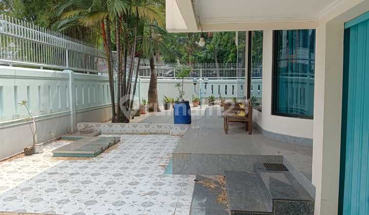 Rumah Hoek di Belakang Mall Ciputra Tanjung Duren Grogol Rumah Hoek di Belakang Mall Ciputra Tanjung Duren Grogol