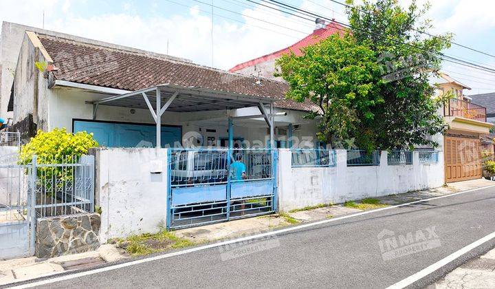 Dijual Rumah Luas Semi Kuno Daerah Buah2 Dekat Jalan Kawi,superindo,smak Sanmar,mog Mall,cyber Mall,kampus Unmer 1