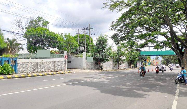 Disewakan Gudang Luas+Rumah jalan raya  Batu Malang Hotel,Resto 1