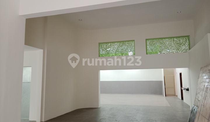 Disewakan/Jual Rumah Usaha Luas 760 Nol Jalan Raya Langsep Dieng Klojen Malang Bangunan Baru Renovasi Plafon Tinggi Parkir Luas Cocok Usaha Resto, Cafe, Padel, Klinik, Gedung Serbaguna, Kantor, Rental Play Station Lokasi Strategis Dekat Mcp Mall Cyber Mal 2