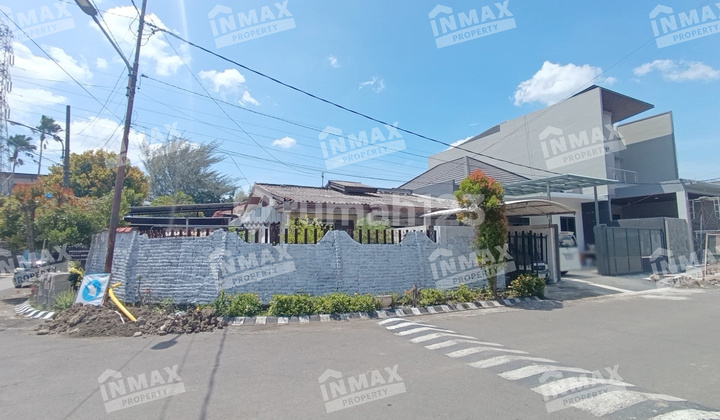 Cheap Hook Houses in Sukomanunggal, West Surabaya, Family Partner, Negotiable.