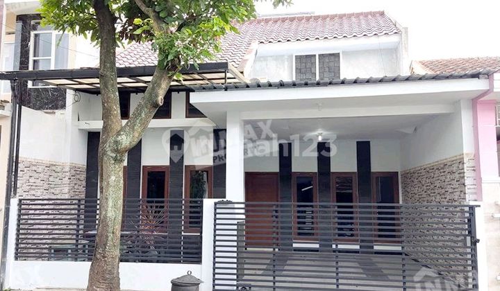 For Sale Cheap 2-Story House in Taman Sulfat, Malang City, Fully Furnished, Good Condition, Ready to Occupy, Smart Door System, One Step to Main Road, Center for Tempe Chips Souvenirs, Raya A Yani, Blimbing, Arjosari, Flood-Free, Hard Bargaining.