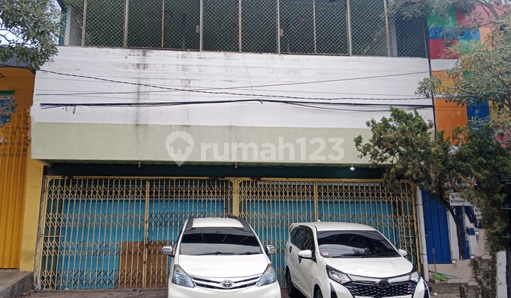 For Sale Cheap Strategic 3-Story Shop House Zero Road Main Street Soekarno Hatta Station Pasuruan Front of Big Market Heavy Traffic Near Alun Alun Taman Hayati, BCA, Delta Superstore Veteran Pantura Main Road Access Suitable for Business Plans, Herbal Medicine Store, Souvenir Center, Expedition, Investment