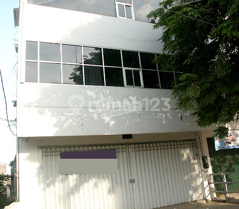 For Rent 3-Story Shop House 900 sqm Strategic Zero Road Sutoyo Blimbing Malang City Near A Yani, Quick Toll Access, Business Center Office Culinary Warehouse Land Shape Lucky Jar Ready for Business Restaurant Cafe Office Bank Course. Negotiable Price Busiest Traffic