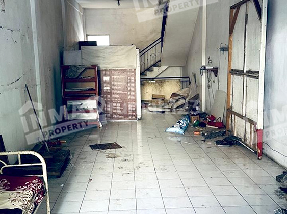 For Sale: 2.5-story shophouse on Slamet Riyadi Street, Oro Oro Dowo, affordable, near Avia Supermarket, Trio Hotel, culinary business center, high traffic, SHM certificate, eligible for KPR. For Sale: 2.5-story shophouse on Slamet Riyadi Street, Oro Oro Dowo, affordable, near Avia Supermarket, Trio Hotel, culinary business center, high traffic, SHM certificate, eligible for KPR.